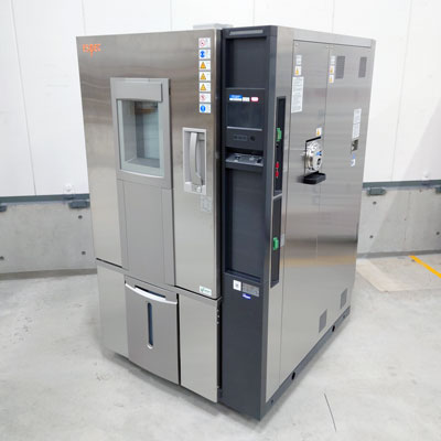 PL-3J(150℃)/RS-485,ケーブル孔φ100×2(左側面8F,右側面8G),警報出力端子,重量物用棚板・棚受(30kg)×2,電源ケーブル5m 低温恒温恒湿器